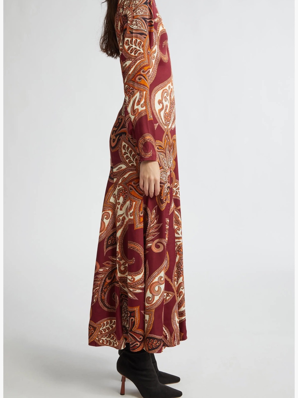 Farm Rio - Brand New (S) - Paisley Maxi Dress in Burgundy and Cream - Picture 4 of 9